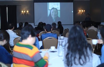 众嘉宾观看MJCCN 临时主席Judy Quon发来的视频讲话